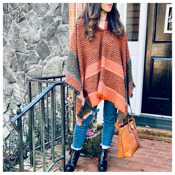 #27 BOHO FABULOUS HOODED ASYMMETRICAL PONCHO - Picture 3 of 7